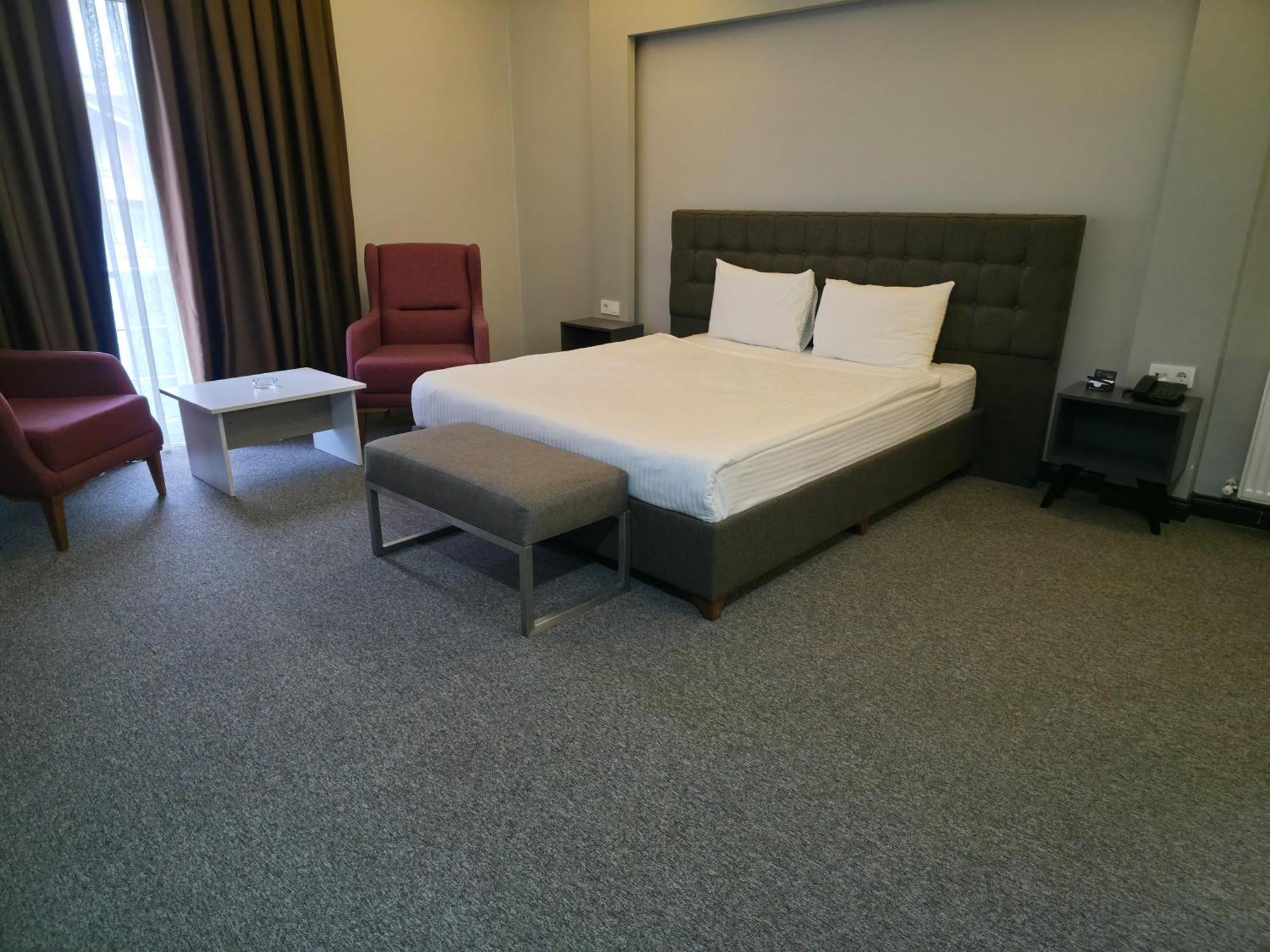 Gardan Hotel — Photos 1